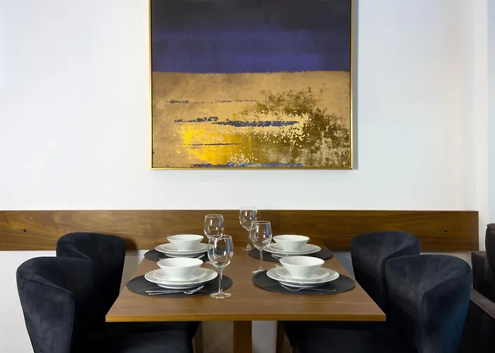 Urban Global Playroom No 3 19,free Garage, Self Check-in, No Deposit